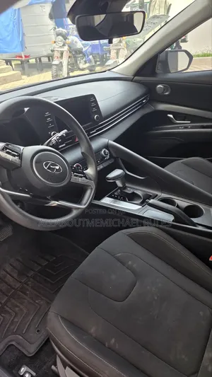 Hyundai Elantra SE 2022 Brown