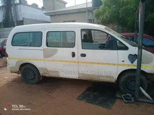Hyundai H200 2002 White