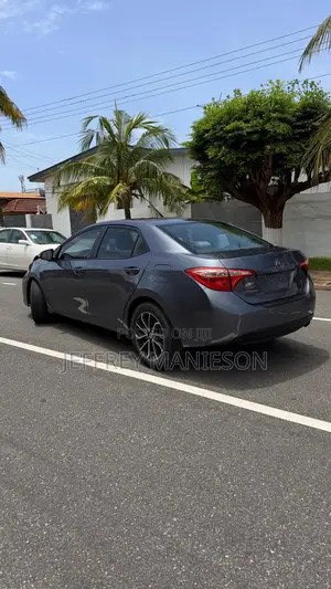 Toyota Corolla SE 4dr Sedan (1.8L 4cyl CVT) 2017 Gray