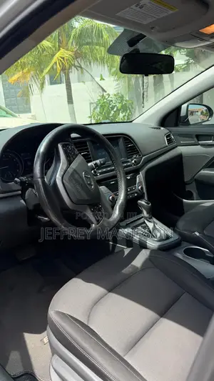Hyundai Elantra 2018 Silver