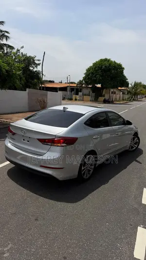 Hyundai Elantra 2018 Silver