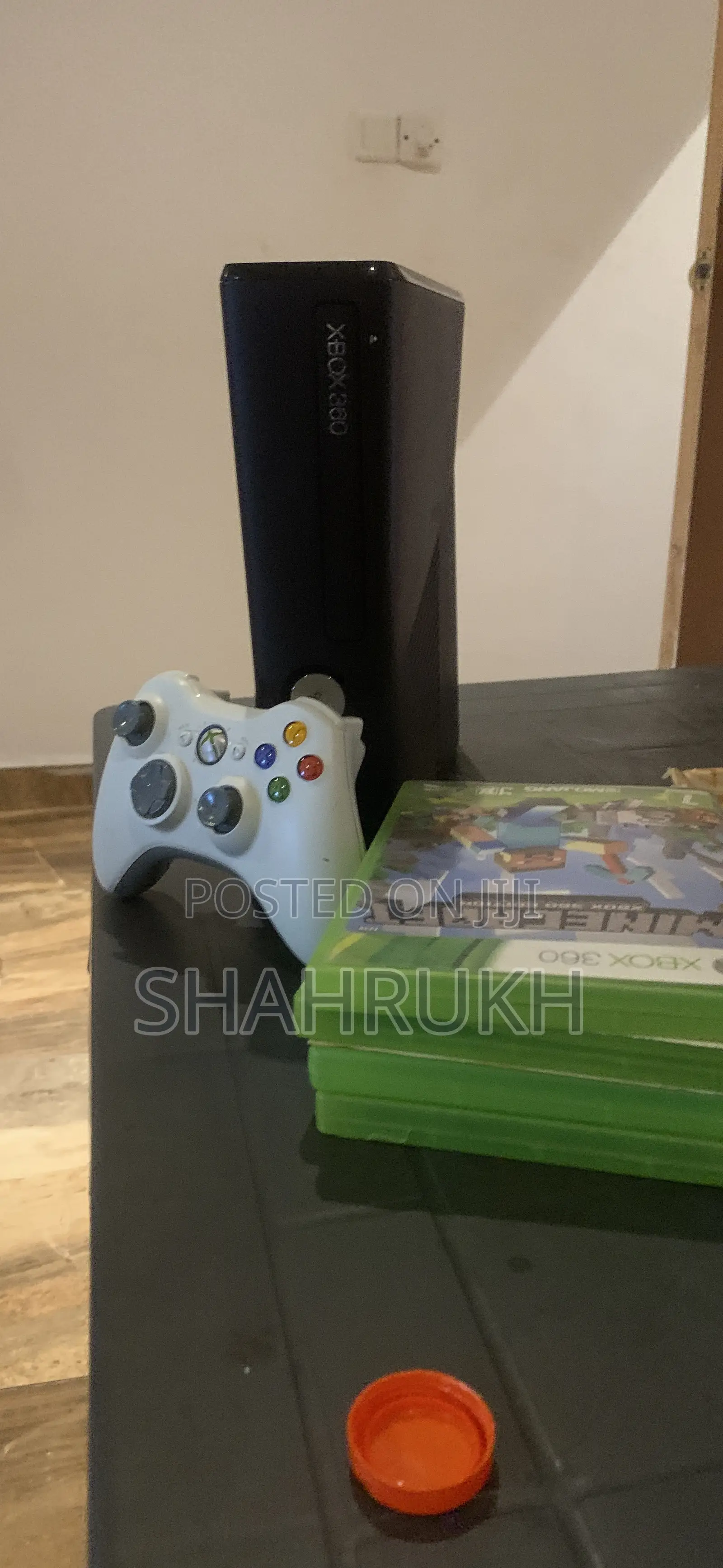 Xbox 360 Slim Black 1 Controller 4games and a Cord