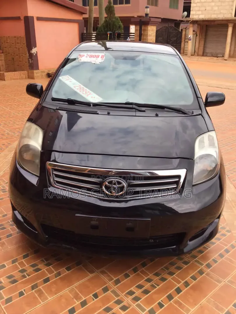 Toyota Yaris Base Hatchback 5dr 2010 Black