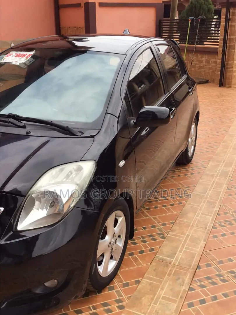 Toyota Yaris Base Hatchback 5dr 2010 Black