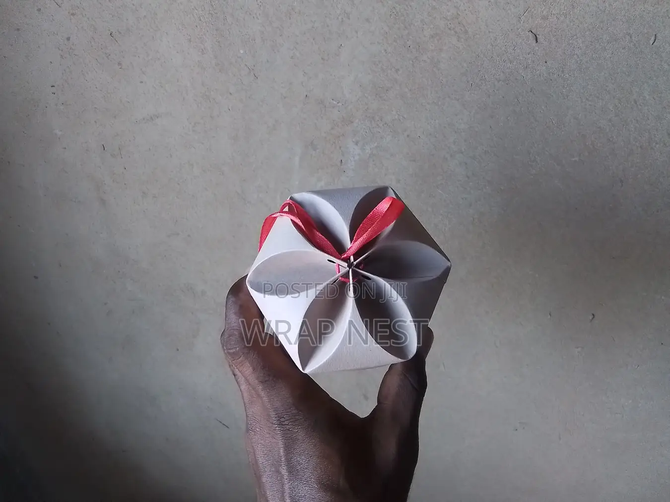 Petal Closure Gift Box