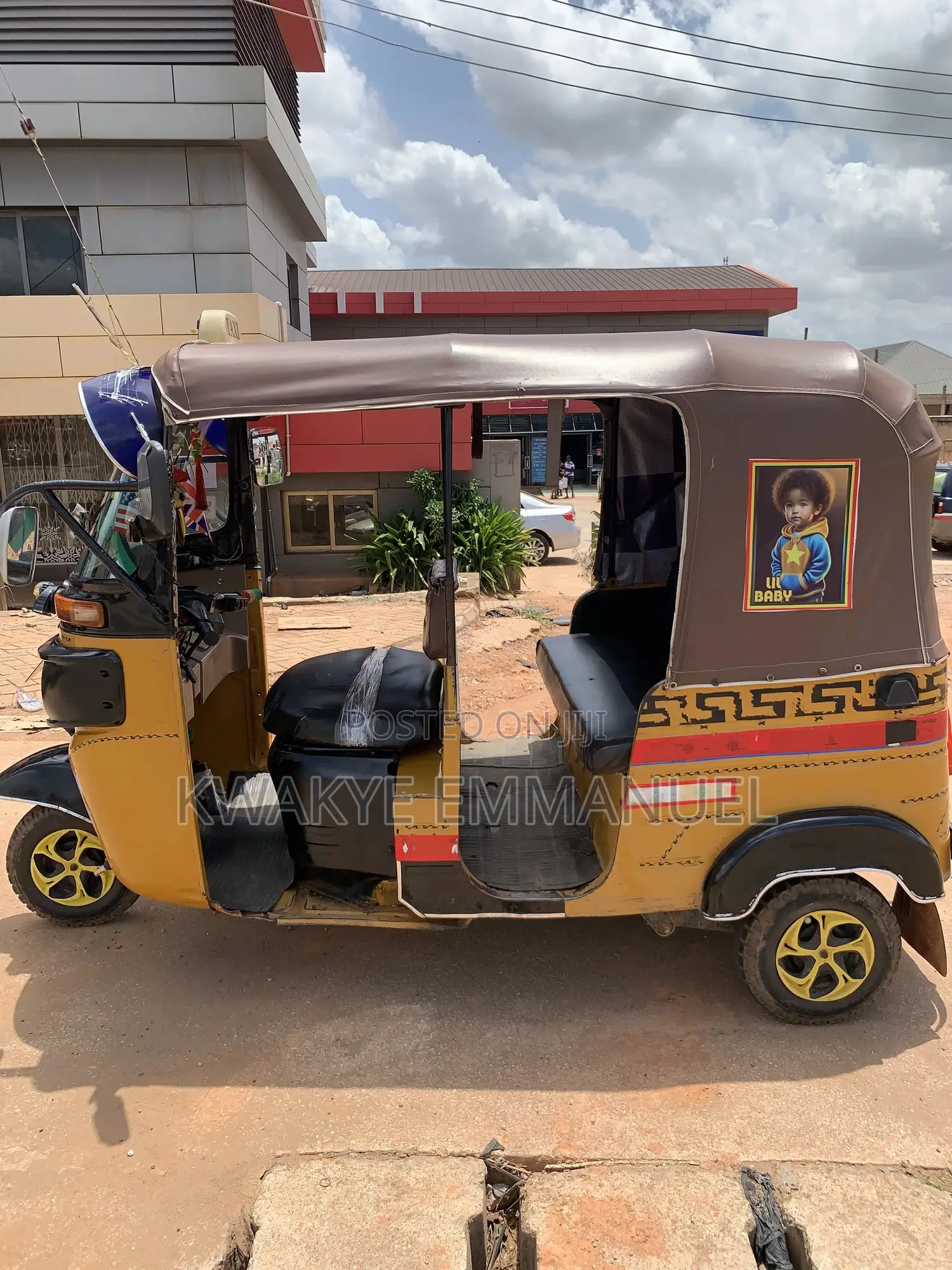 Bajaj RE 2021 Yellow