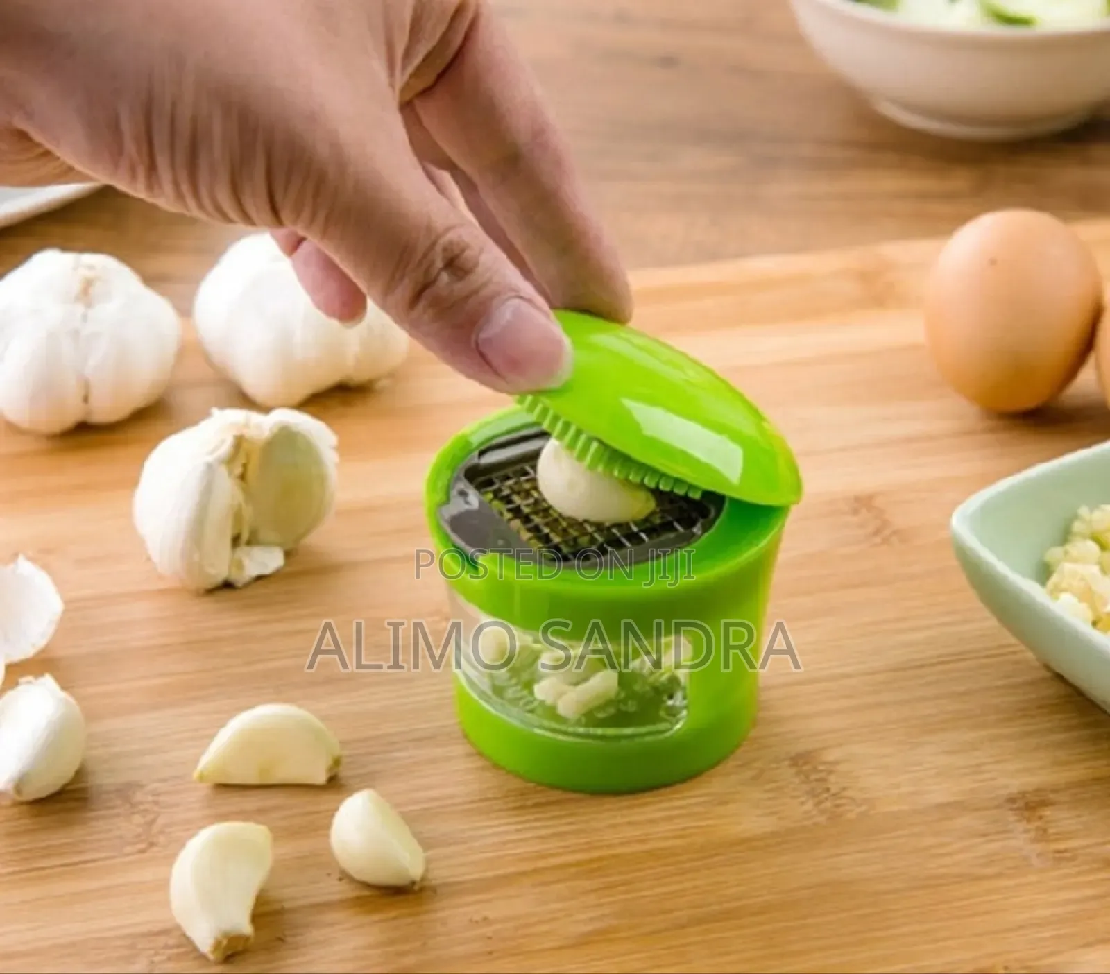 Multifunction Plastic Garlic Presser Crusher Slicer Storage Tool.
