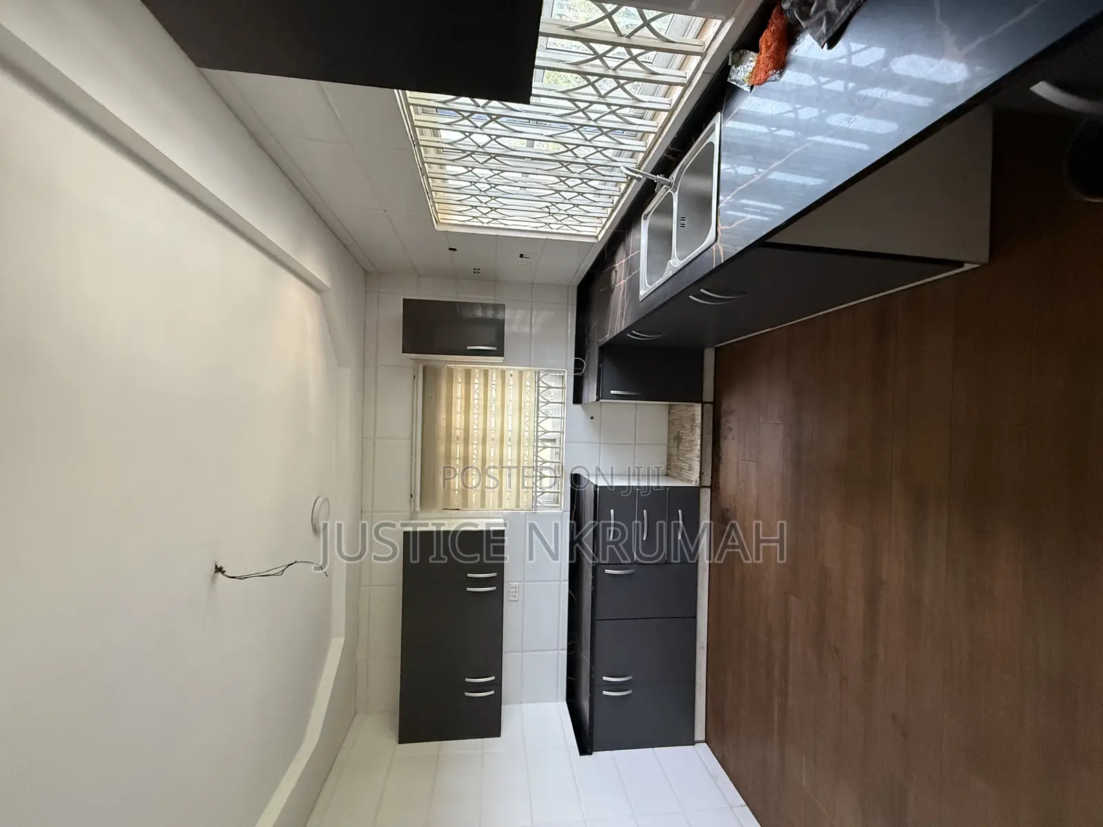 3bdrm Apartment in Mr. Justice Estate, Old Barrier for rent
