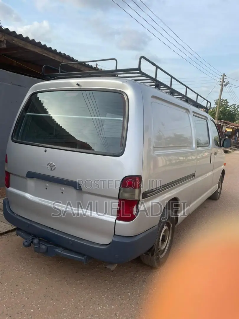 Toyota HiAce 2004 Silver