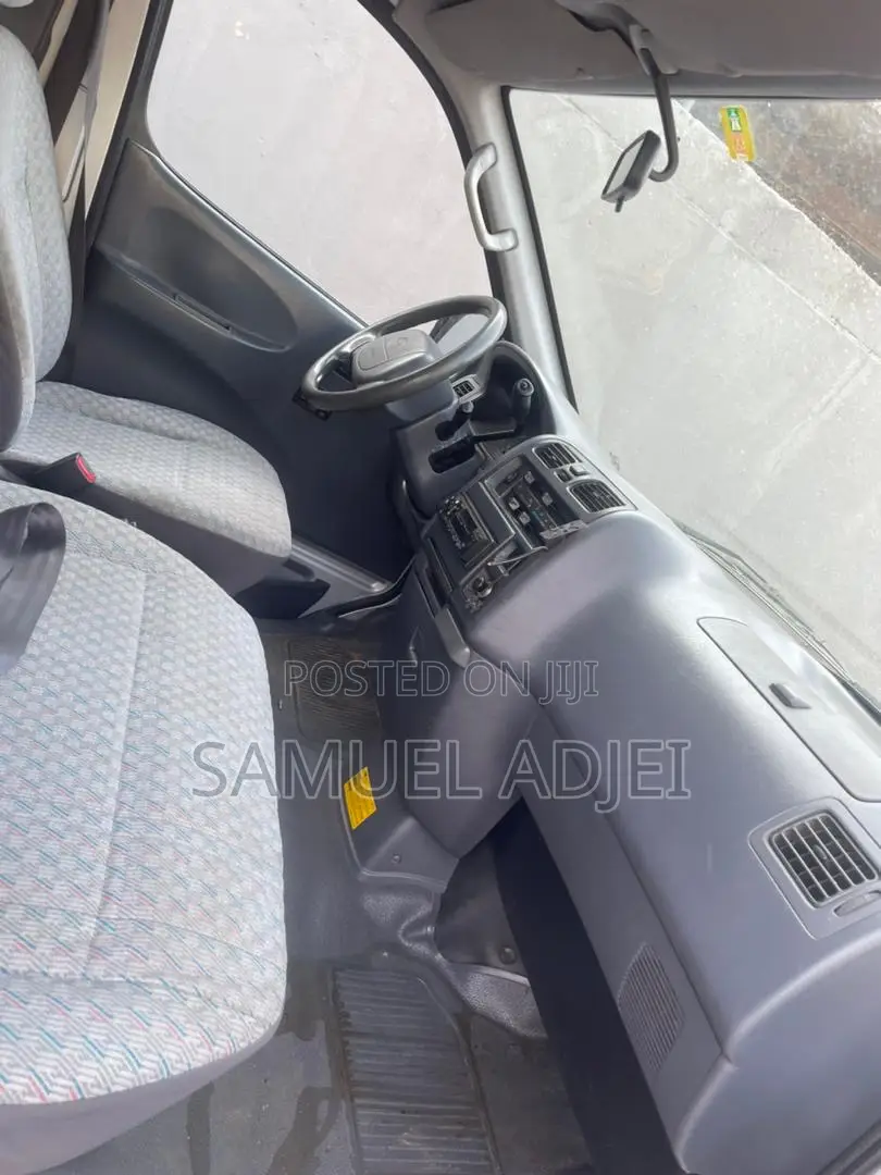 Toyota HiAce 2004 Silver