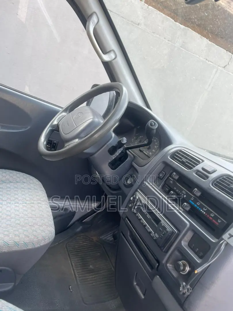 Toyota HiAce 2004 Silver