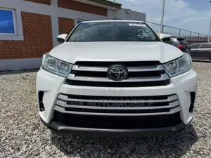 Toyota Highlander LE 4x2 (2.7L 4cyl 6A) 2017 White