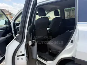 Toyota Highlander LE 4x2 (2.7L 4cyl 6A) 2017 White