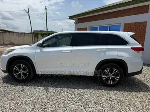 Toyota Highlander LE 4x2 (2.7L 4cyl 6A) 2017 White
