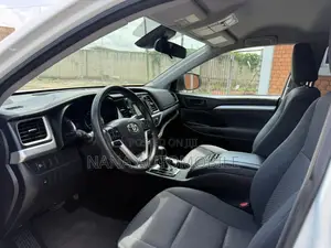 Toyota Highlander LE 4x2 (2.7L 4cyl 6A) 2017 White