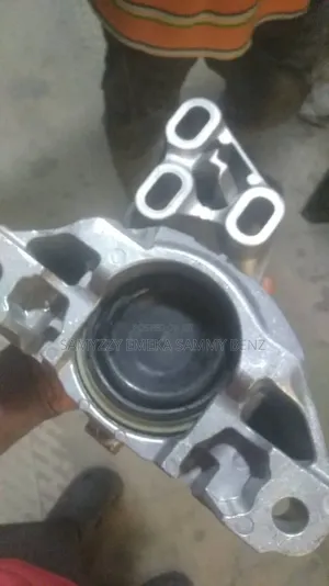 Different Models of Mercedes-Benz Engine Seat