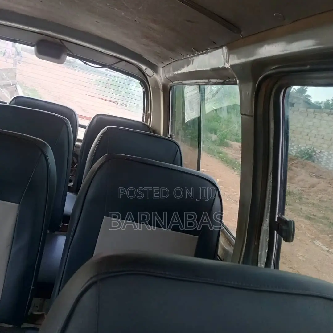 Toyota HiAce 2010 Silver