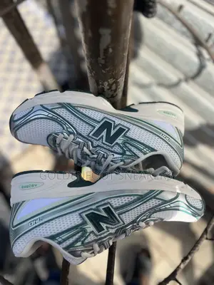 New Balance 740