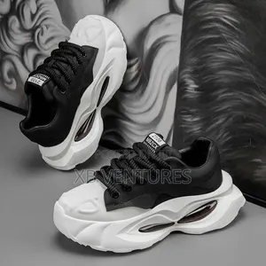 Agile Robust Men Sneakers