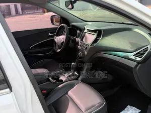 Hyundai Santa Fe SE AWD 2017 White