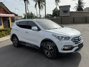 Hyundai Santa Fe SE AWD 2017 White