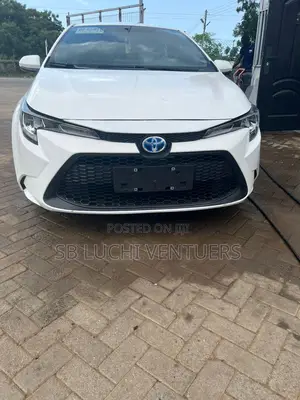 Toyota Corolla LE 2023 White