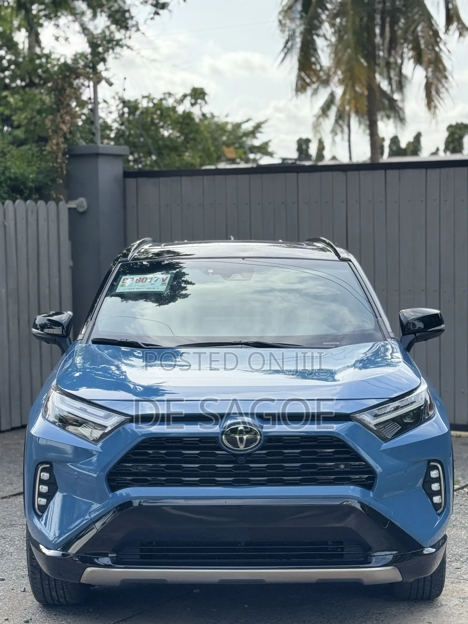 Toyota RAV4 XLE Premium 2025 Blue