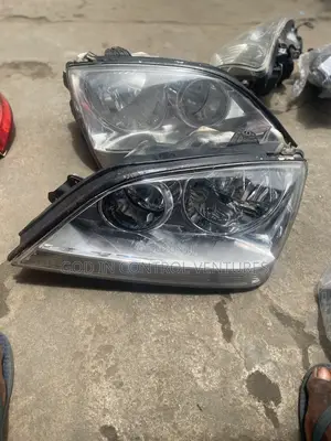 Kia Sorento 2002 Headlight Pair