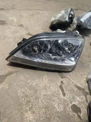 Kia Sorento 2002 Headlight Pair