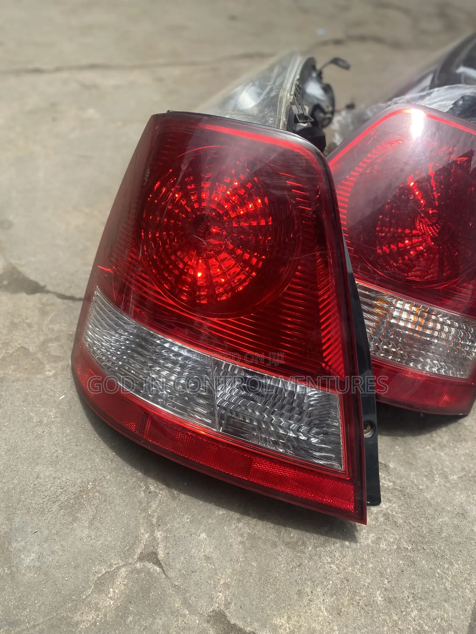 Kia Sorento 2002 -2005 Tail Light Pair