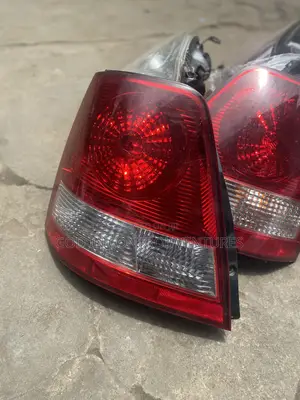 Kia Sorento 2002 -2005 Tail Light Pair