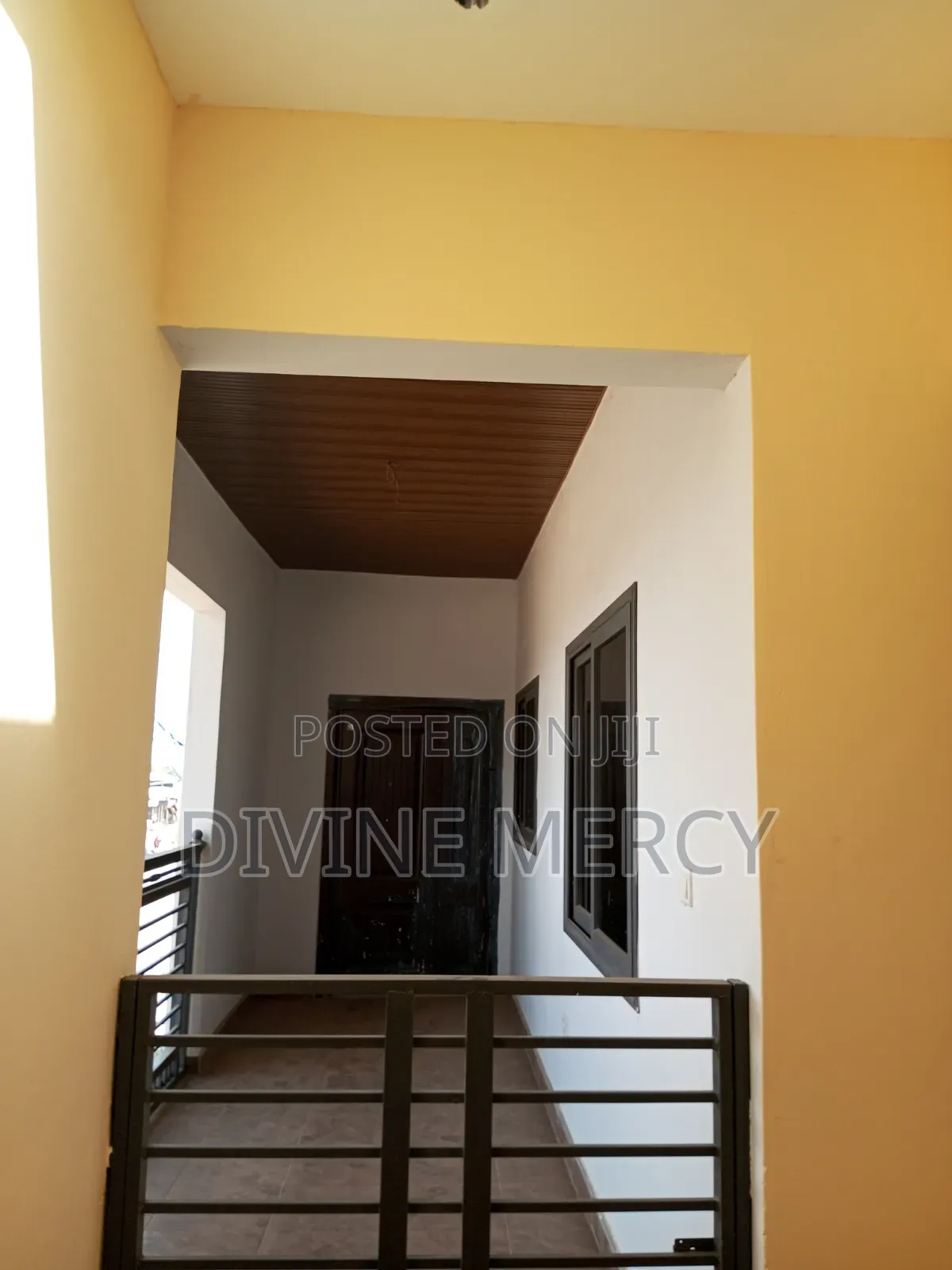 3bdrm Apartment in New Market, Awutu Senya East Municipal for rent