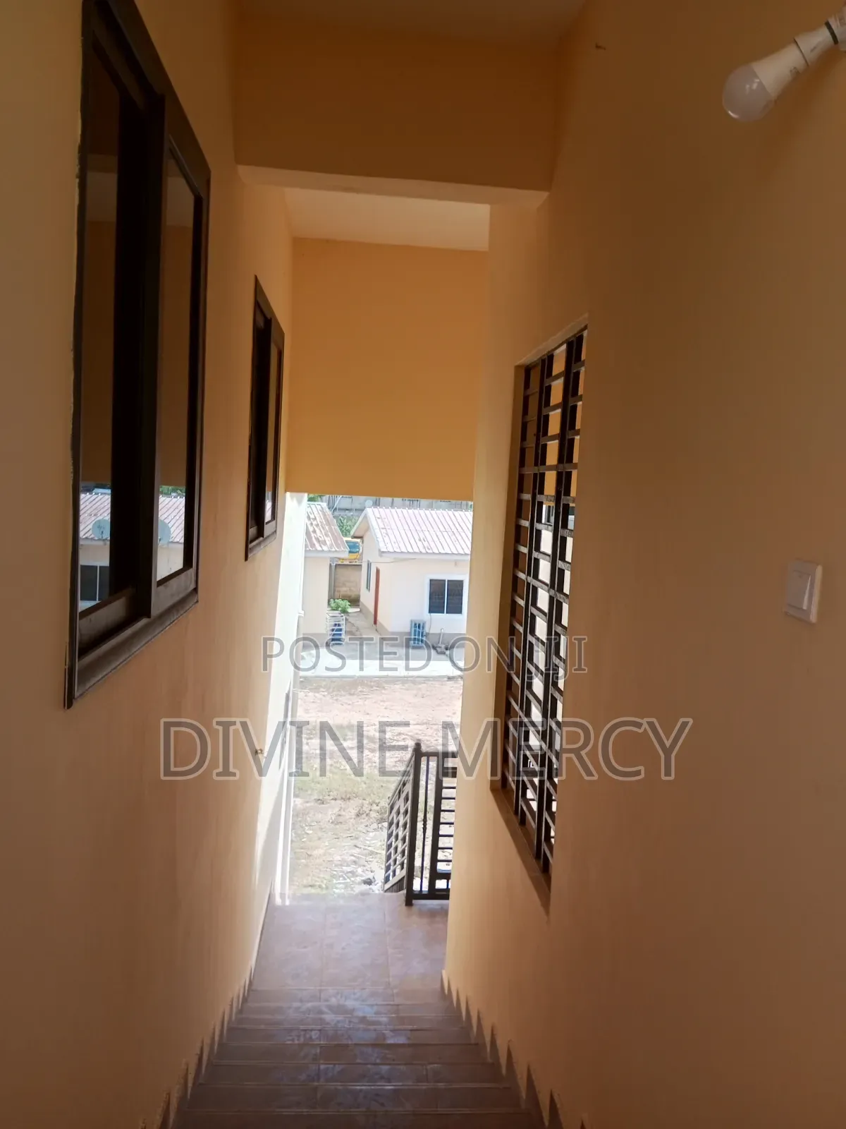 3bdrm Apartment in New Market, Awutu Senya East Municipal for rent