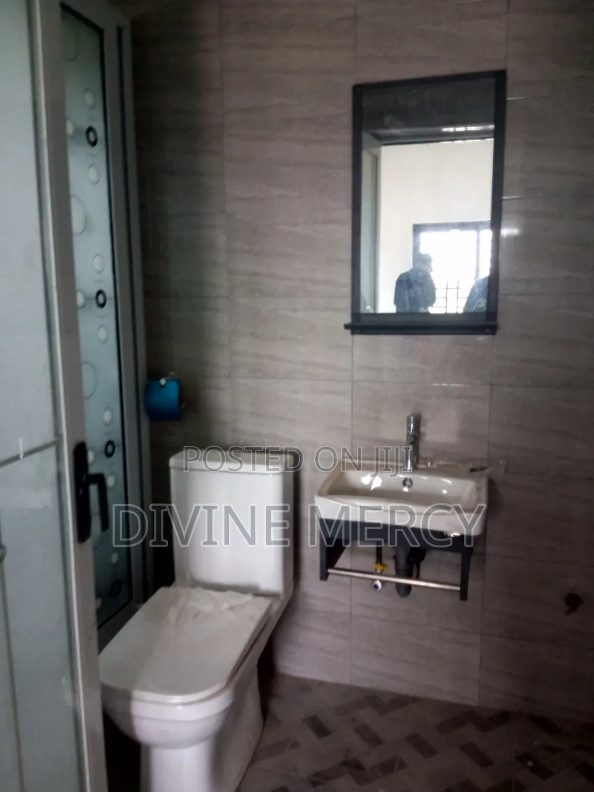 3bdrm Apartment in New Market, Awutu Senya East Municipal for rent