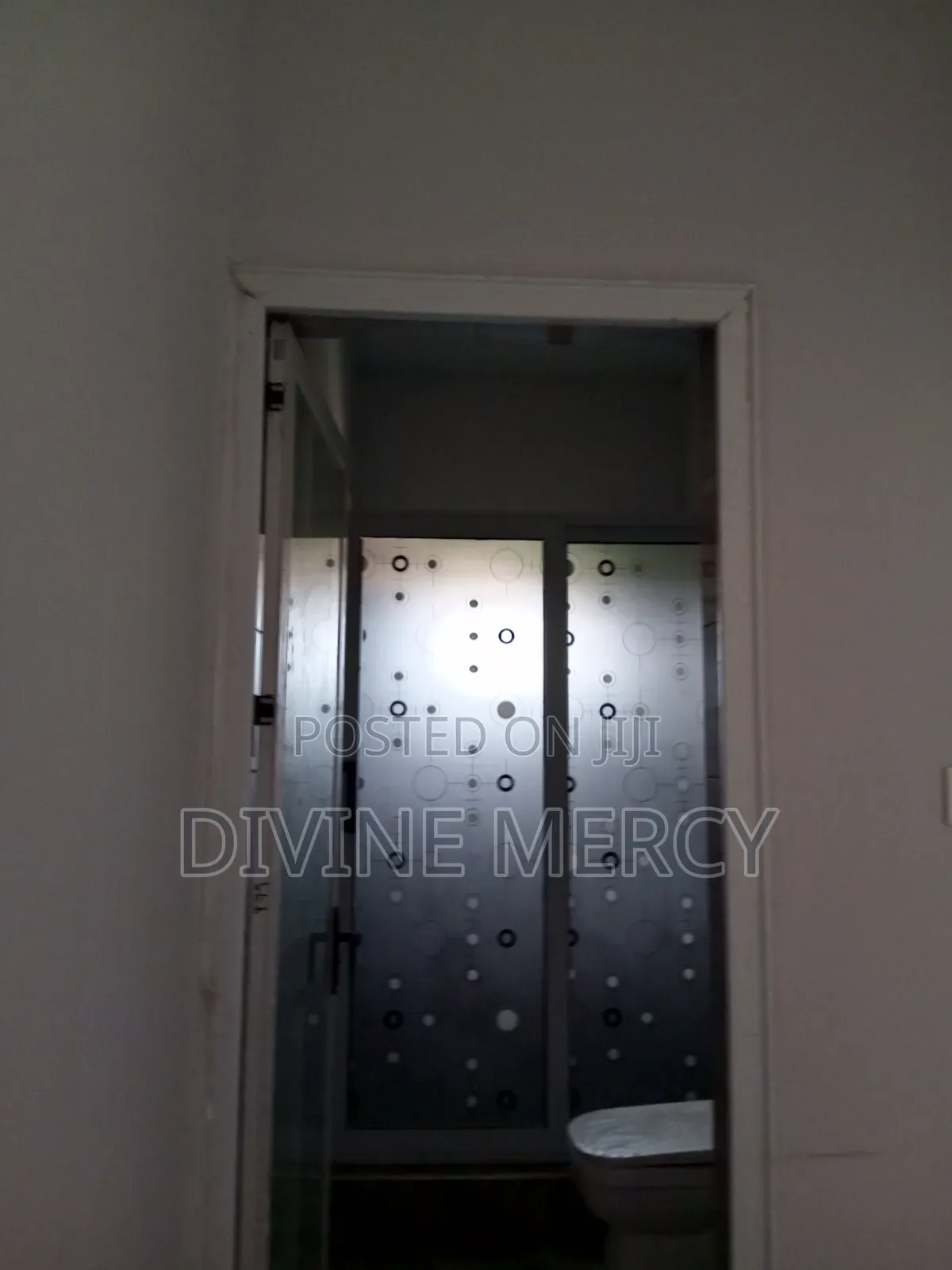 3bdrm Apartment in New Market, Awutu Senya East Municipal for rent