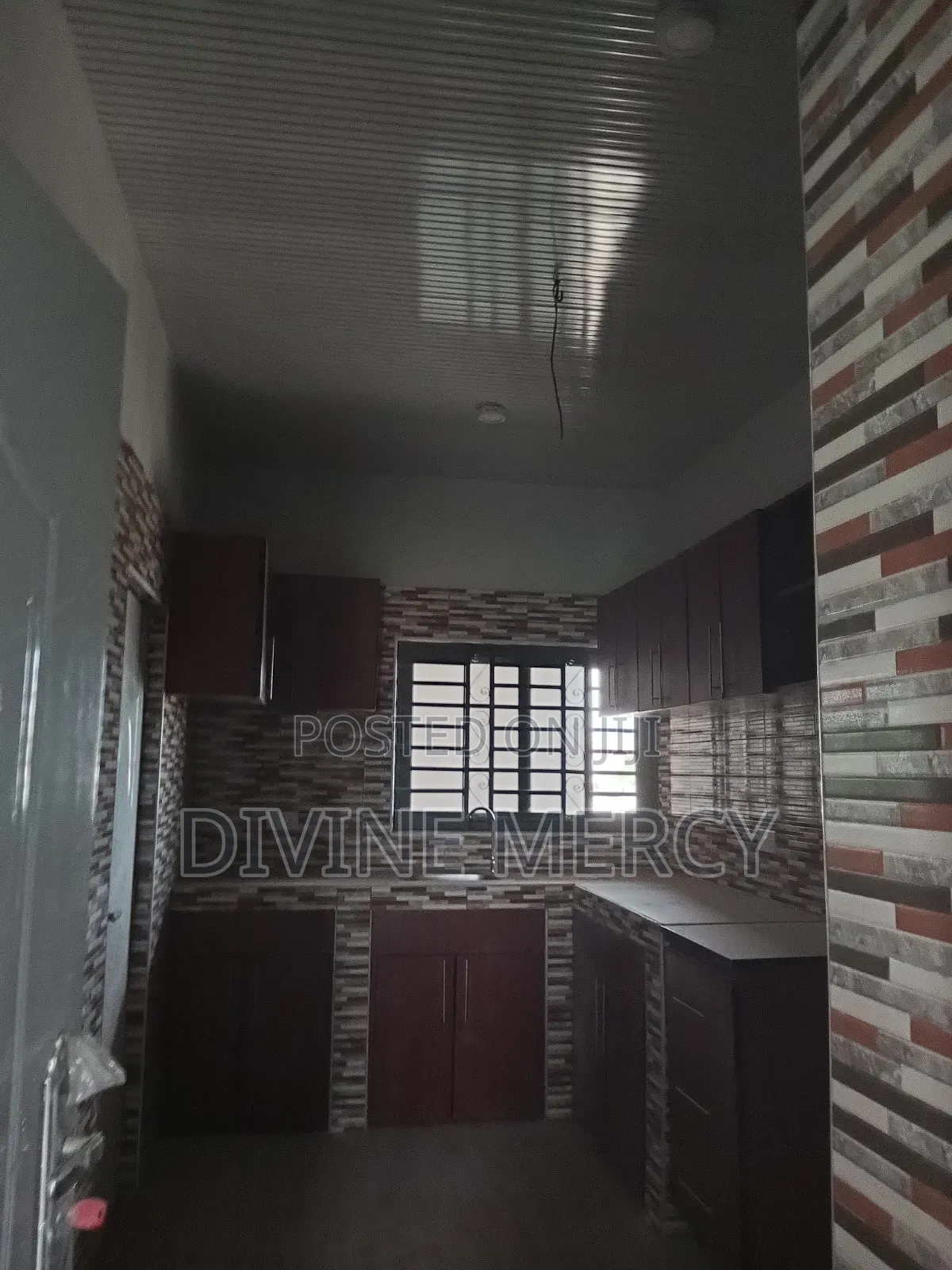 3bdrm Apartment in New Market, Awutu Senya East Municipal for rent