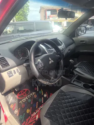 Mitsubishi L200 2013 Red