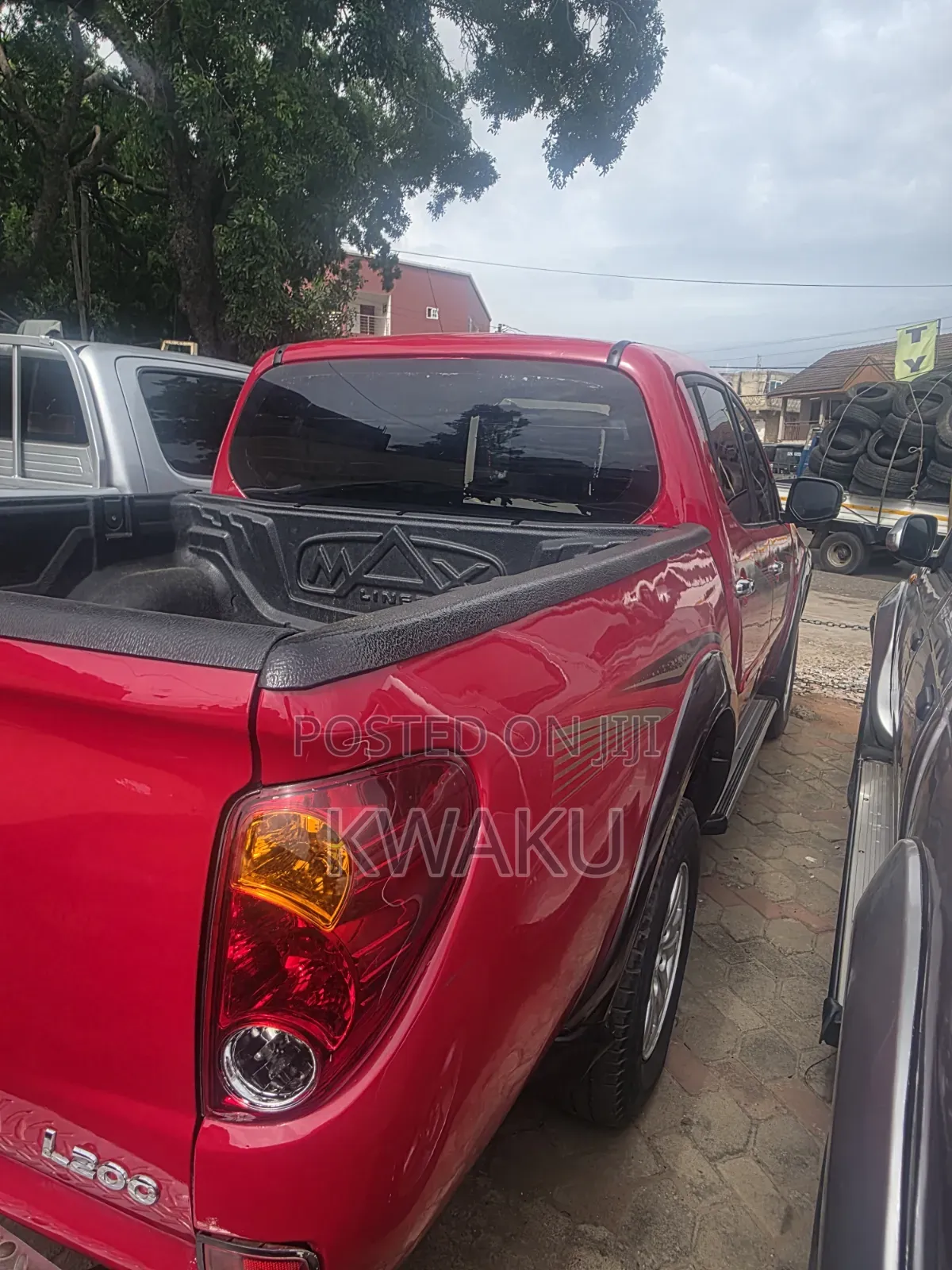 Mitsubishi L200 2013 Red