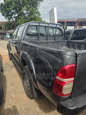 Toyota Hilux 2012 Gray