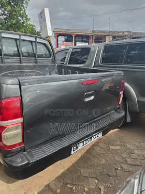 Toyota Hilux 2012 Gray