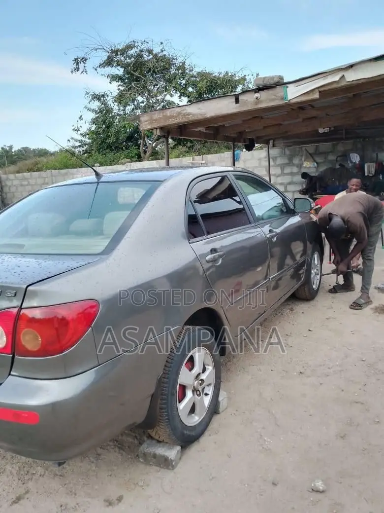 Toyota Corolla Sedan 2005 Silver