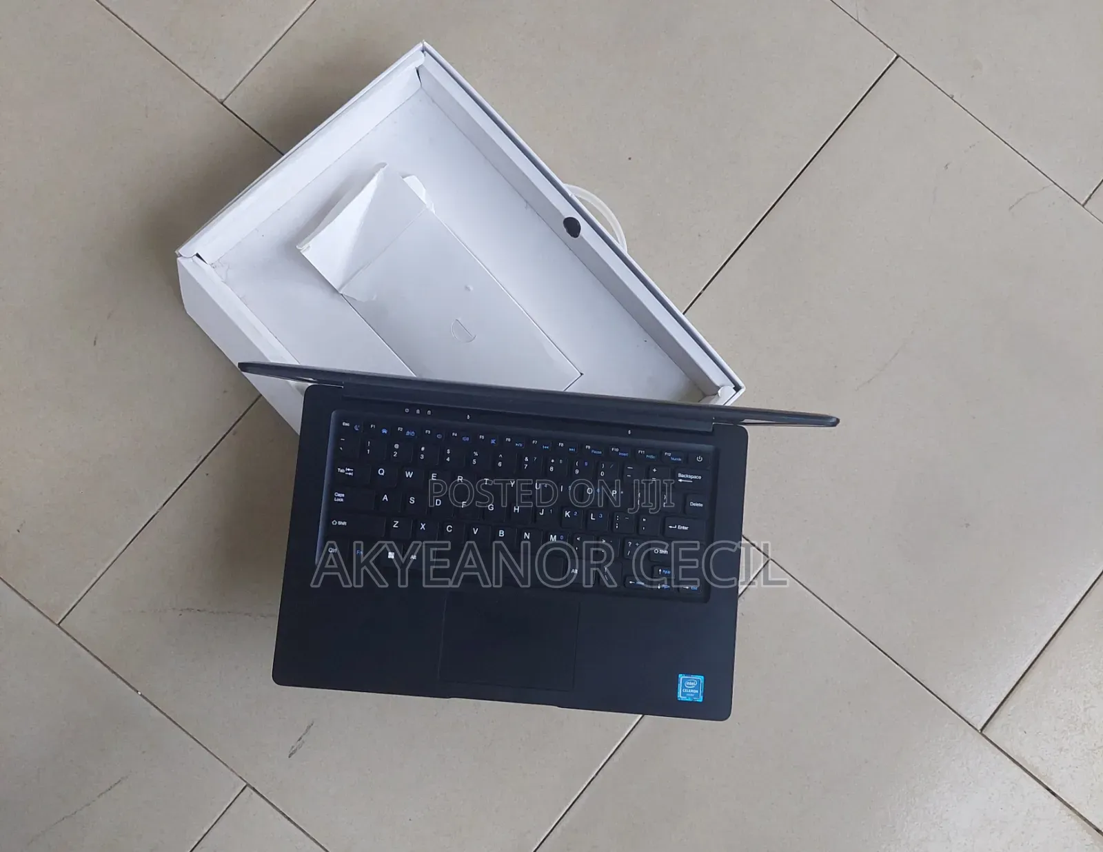 Laptop 4GB Intel SSD 256GB