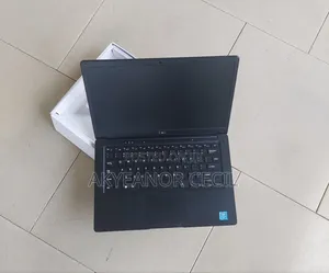 Laptop 4GB Intel SSD 256GB