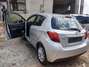 Toyota Yaris L Hatchback 5dr 2017 Silver