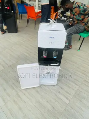 Durable Water Dispenser With Cooling Storage Unit