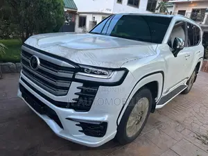 New Toyota Land Cruiser LC300 2025 White