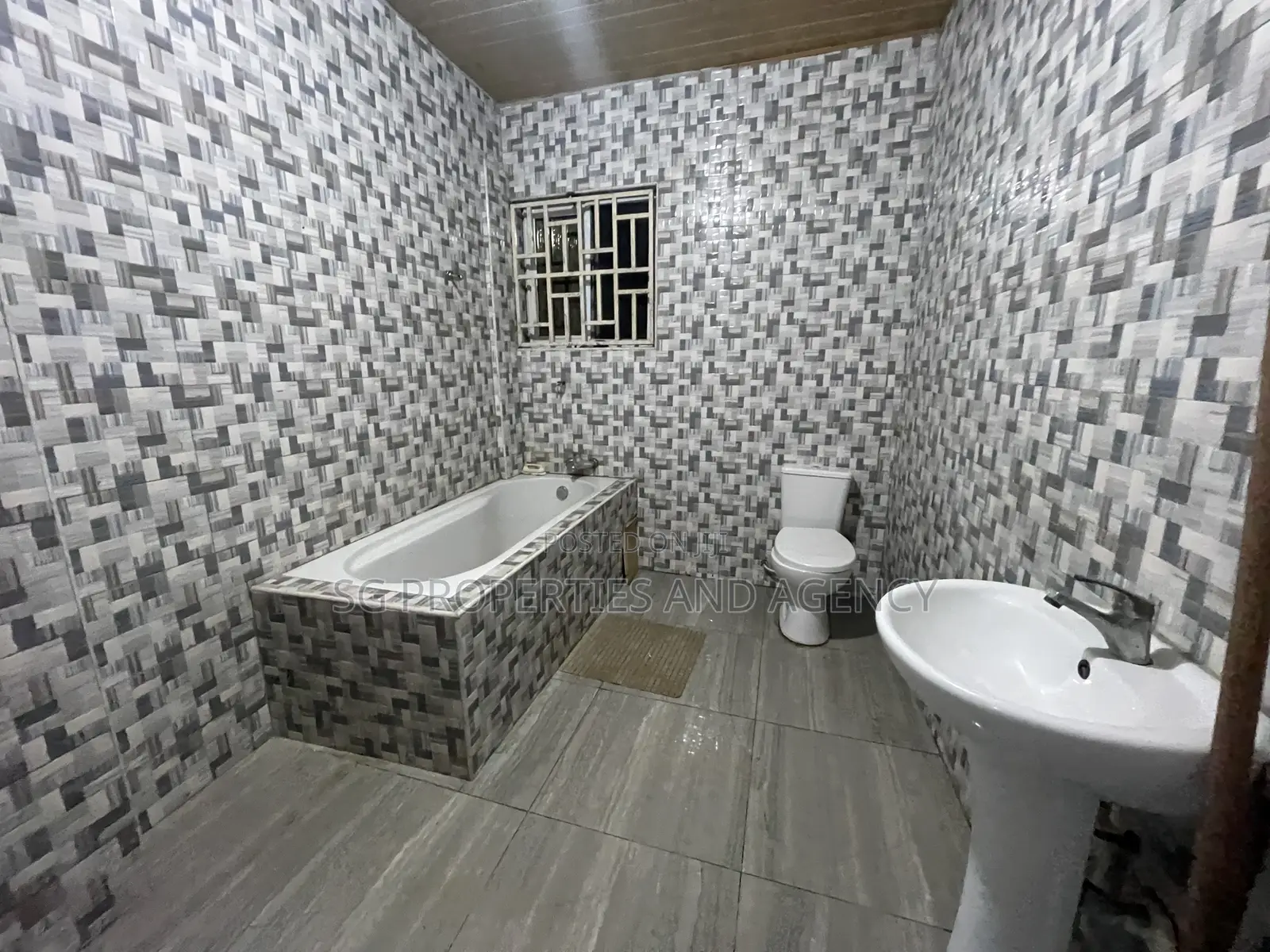 1bdrm Apartment in Batsonaa Total for rent