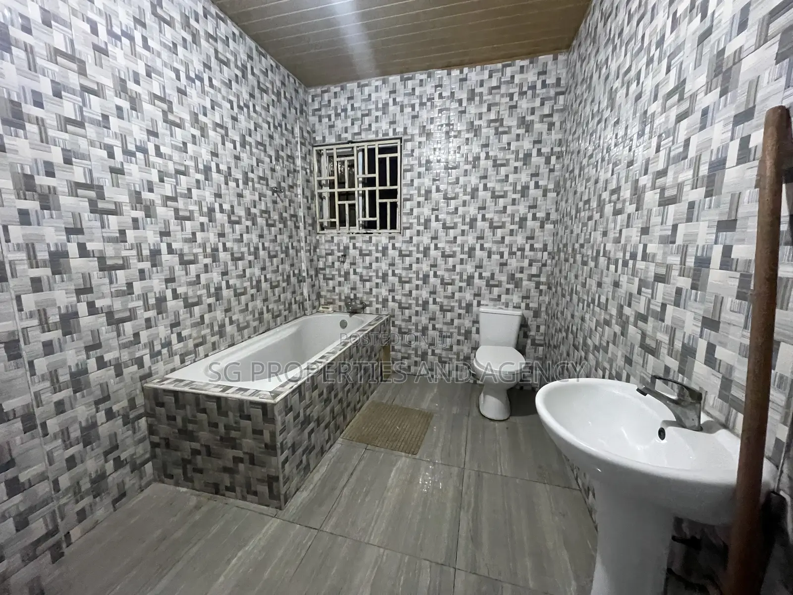 1bdrm Apartment in Batsonaa Total for rent