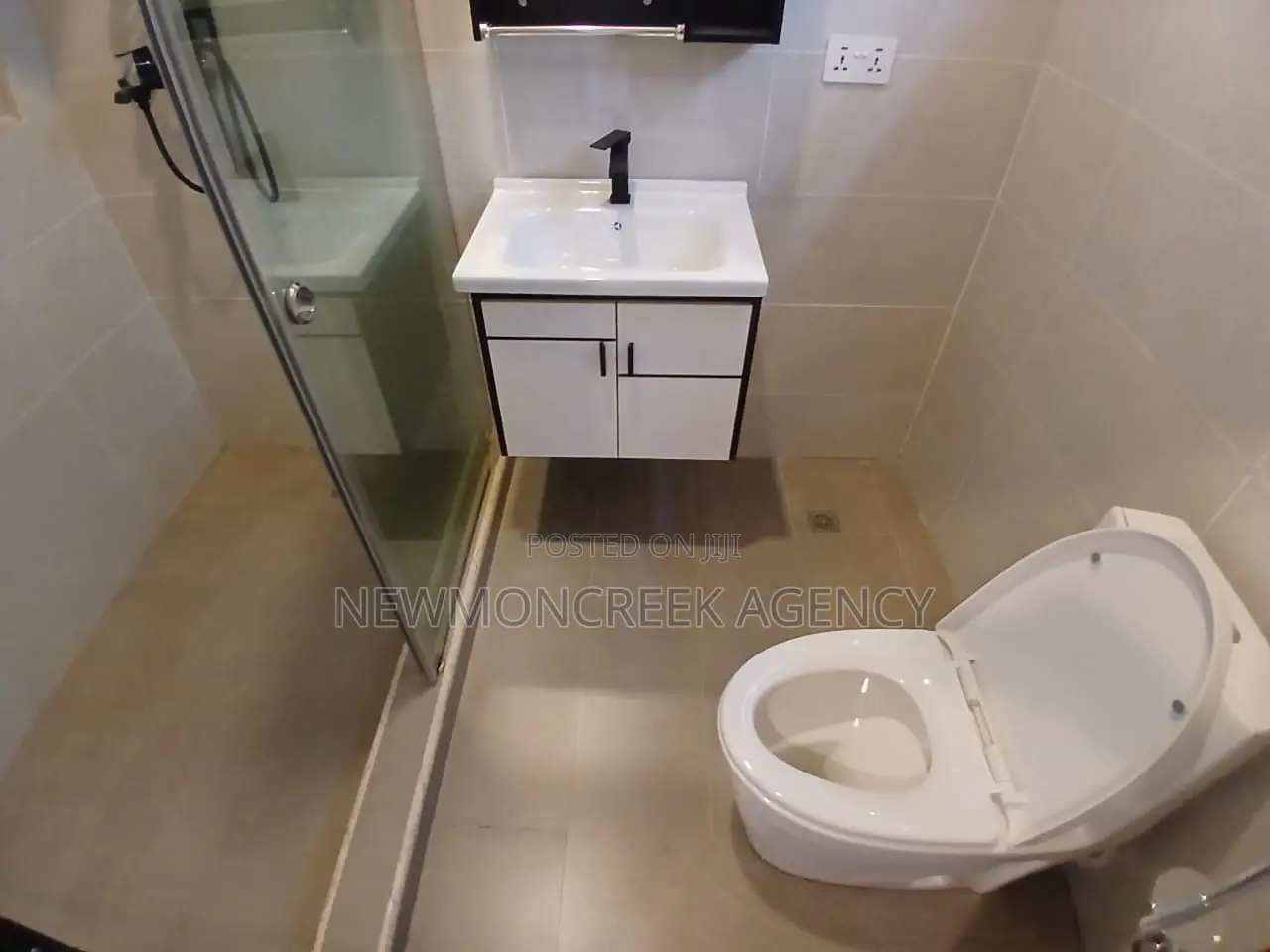 4bdrm Duplex in East Legon Hills, Accra Metropolitan for sale