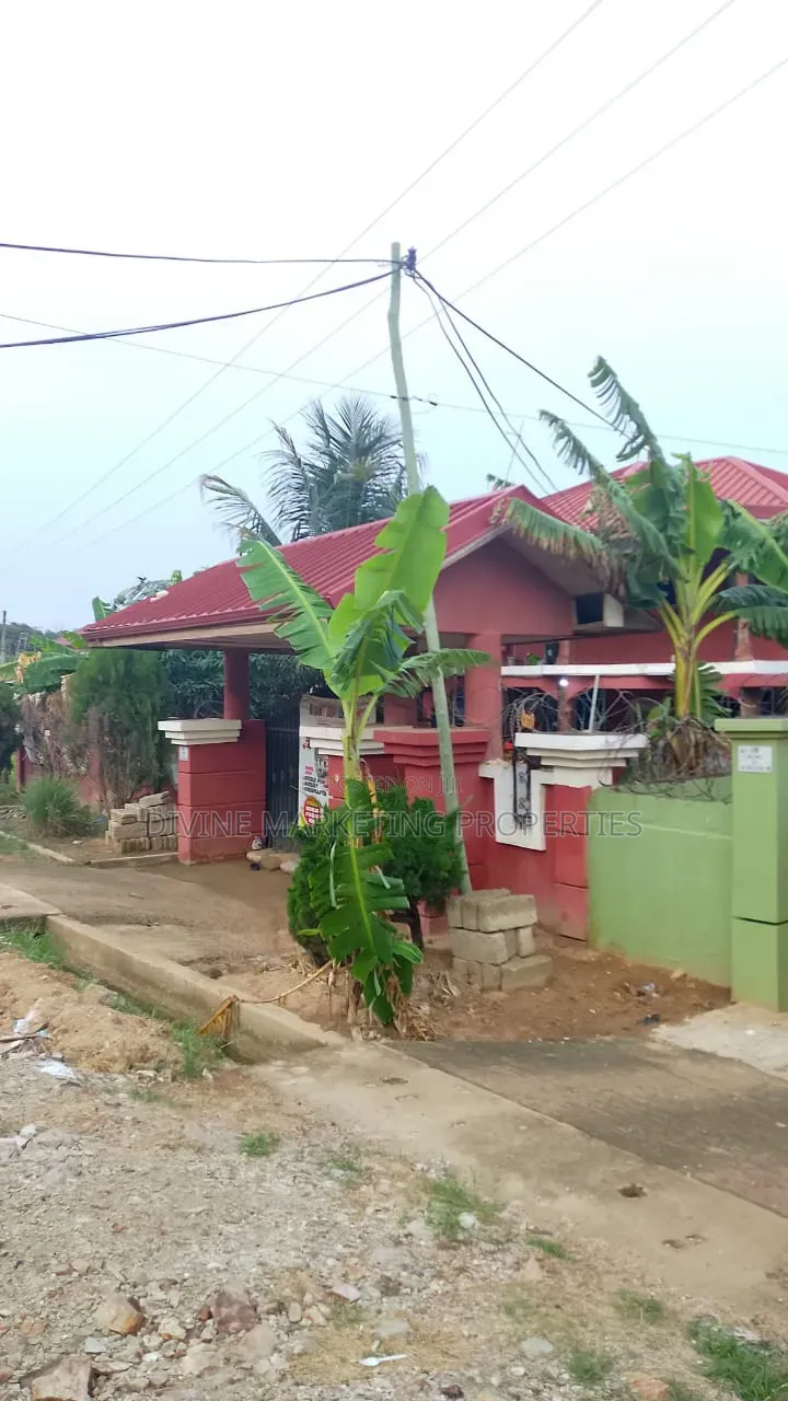 5bdrm House in Awoshie Anyaa, Last Stop for sale